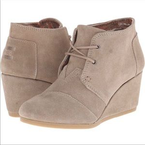 NWOT Toms Desert Suede Tie Booties